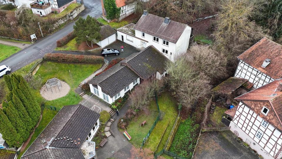 Erdgeschoßwohnung Bad Wildungen - 5 Zimmer, 140 m&sup2;, 1.200&euro; | Angebot:26365820