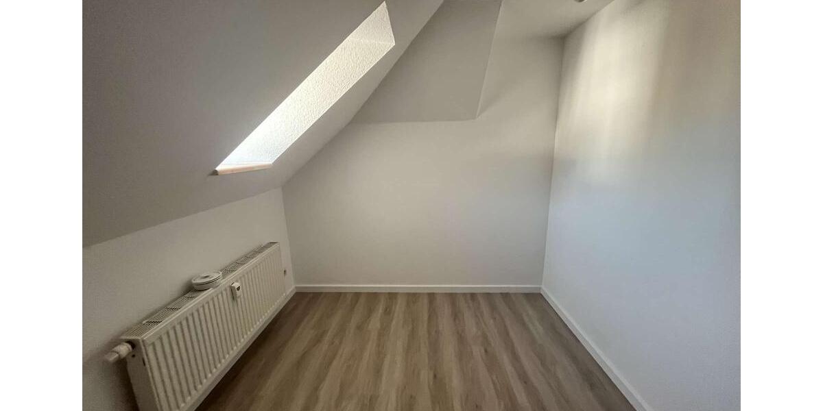 Dachgeschoßwohnung Reichenbach im Vogtland - 4 Zimmer, 77 m&sup2;, 420&euro; | Angebot:26168702