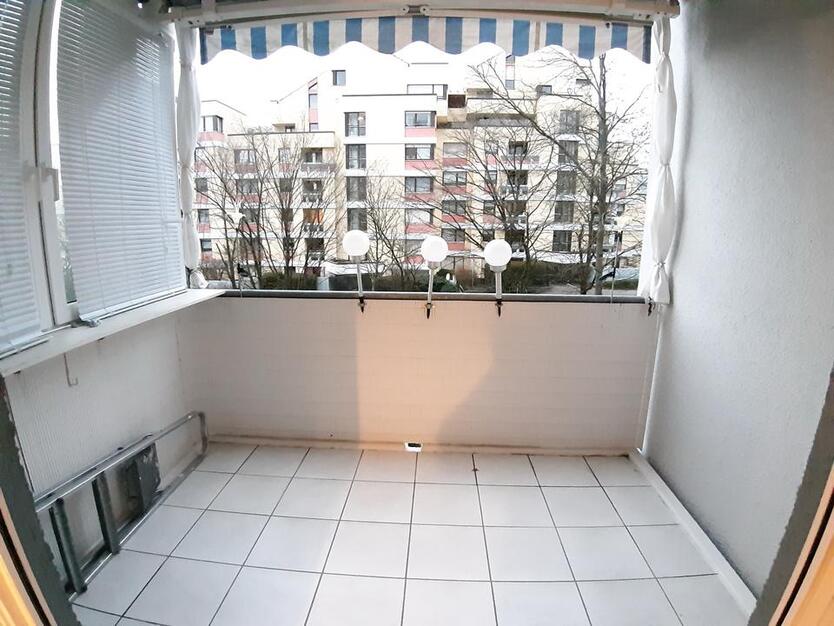 Schöne 2-Zimmer Wohnung Beautiful 2-Room Apartment