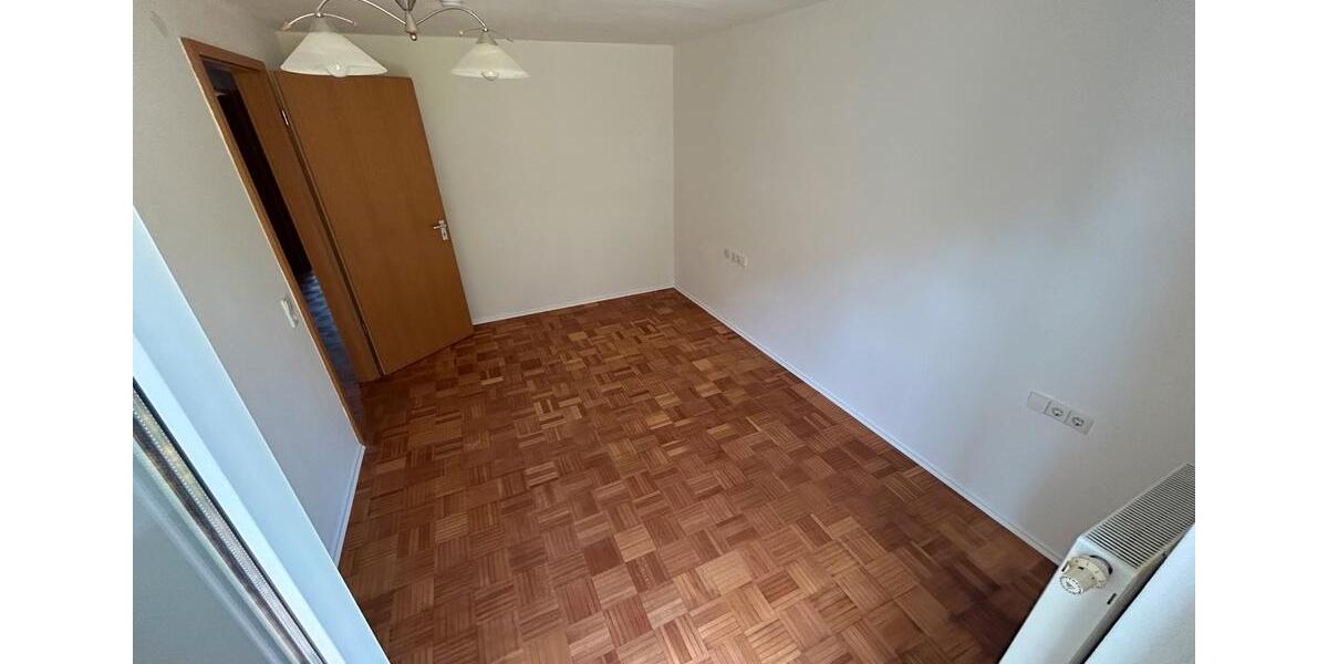 Etagenwohnung Freiberg am Neckar - 3 Zimmer, 79 m&sup2;, 1.100&euro; | Angebot:26045546