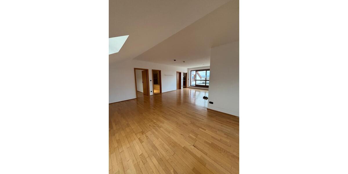 Etagenwohnung Osterhofen - 2 Zimmer, 100 m&sup2;, 700&euro; | Angebot:25866730