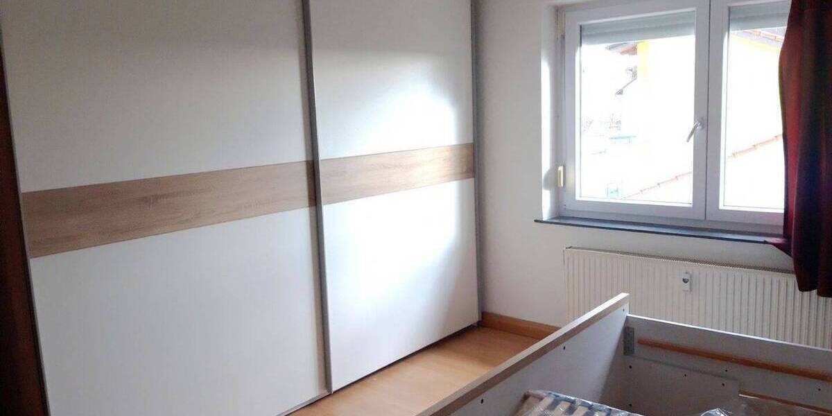 Etagenwohnung Amberg Schäflohe - 2 Zimmer, 90 m&sup2;, 675&euro; | Angebot:26595286