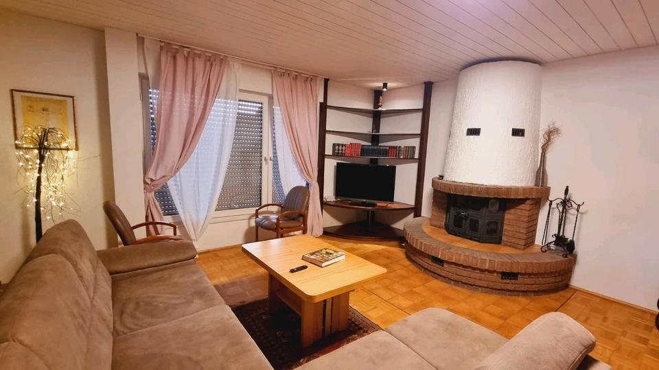 Wohnen auf Zeit Lohmar - 4 Zimmer, 125 m&sup2;, 100&euro; | Angebot:26289069