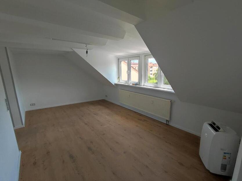Dachgeschoss Studio zentral Nbg Steinbühl