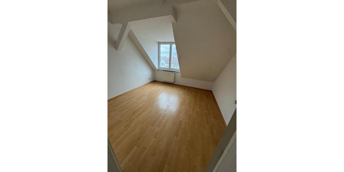 Dachgeschoßwohnung Zeitz - 3 Zimmer, 74 m&sup2;, 444&euro; | Angebot:25345038