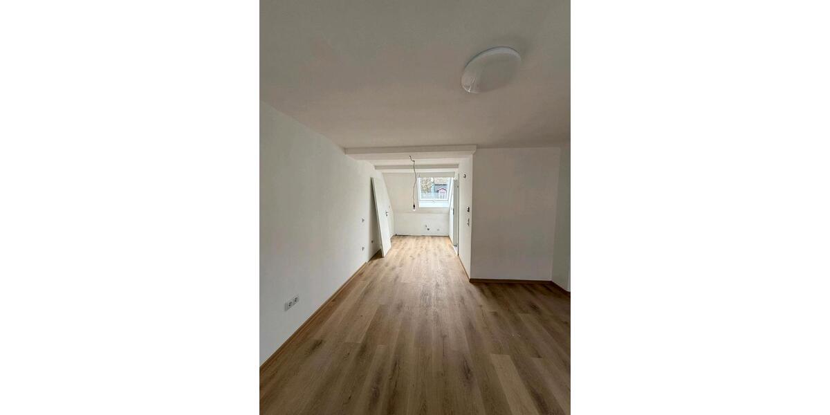 Dachgeschoßwohnung Nürnberg Eberhardshof - 3 Zimmer, 55 m&sup2;, 900&euro; | Angebot:26546317