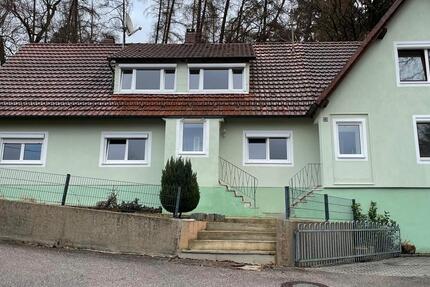 Haus Dingolfing - 10 Zimmer, 120 m&sup2;, 900&euro; | Angebot:25138619