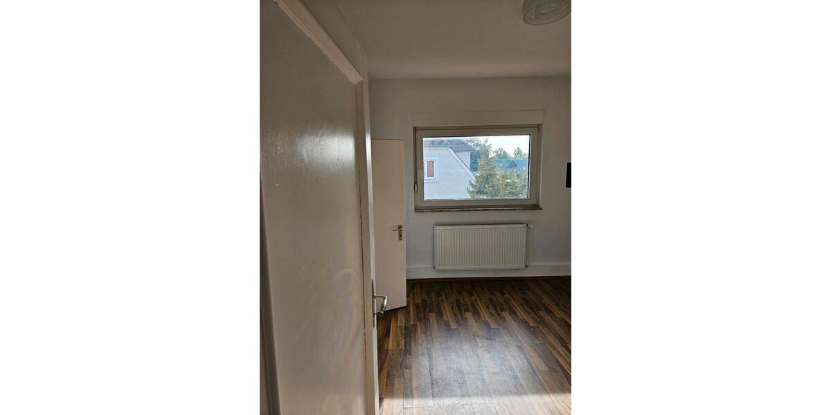 Dachgeschoßwohnung Gütersloh - 3 Zimmer, 45 m&sup2;, 590&euro; | Angebot:24454270