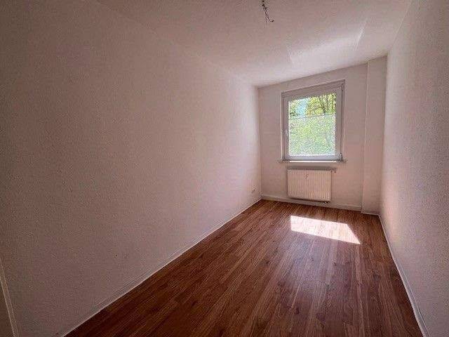 Etagenwohnung Zwickau Eckersbach - 2 Zimmer, 60 m&sup2;, 389&euro; | Angebot:26842152