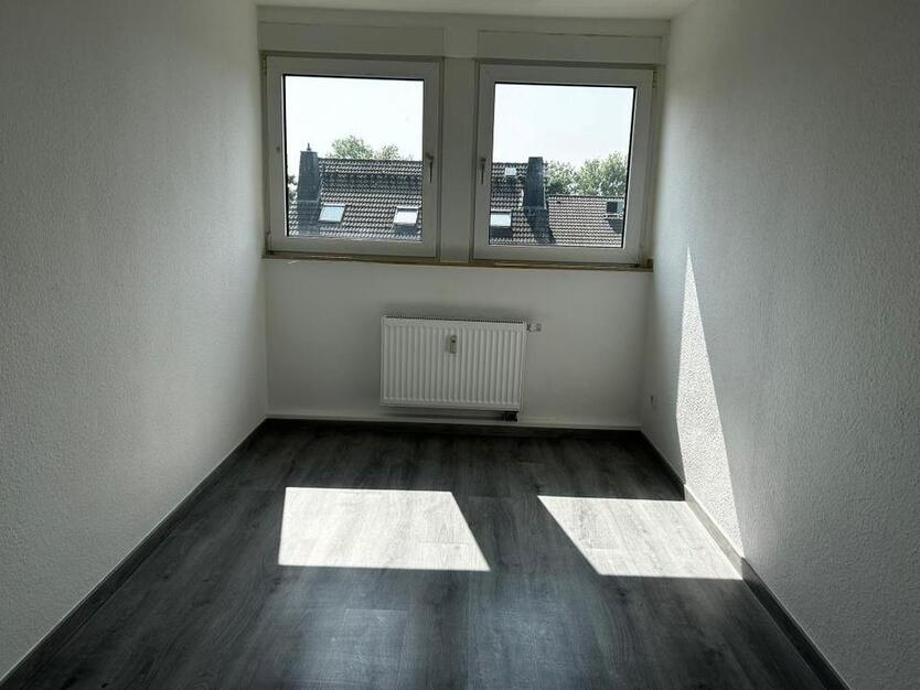 Renovierte 4-Zimmer Wohnung ab sofort verfügbar zimmer