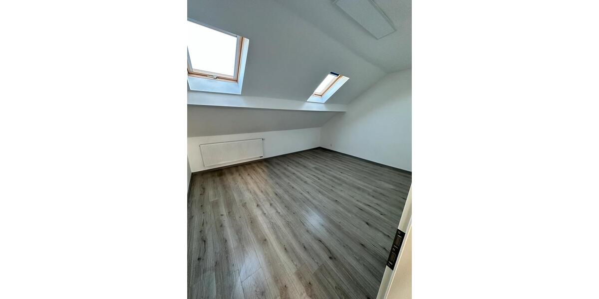 Dachgeschoßwohnung Saarbrücken Dudweiler - 2 Zimmer, 70 m&sup2;, 650&euro; | Angebot:25977452