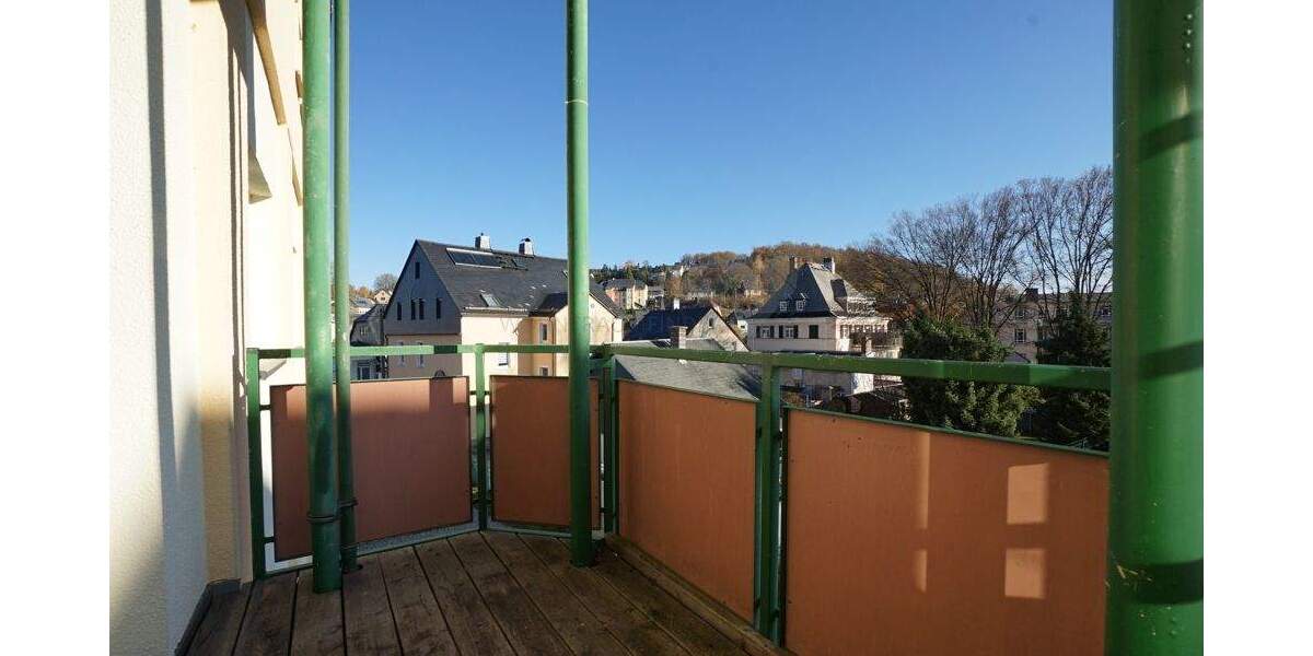 Geräumige, helle 4-Raum-Wohnung mit Balkon und Pkw-Stellplatz 4 zimmer