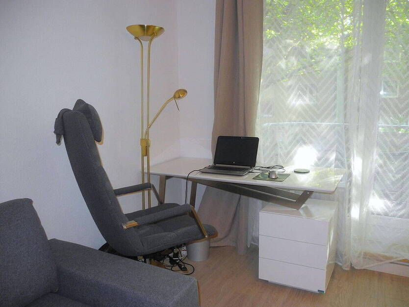 Möblierte 2-Zimmer Whg mit Balkon & Tiefgarage in Hamburg-Wandsbeck befristet min 12max 24 Monate