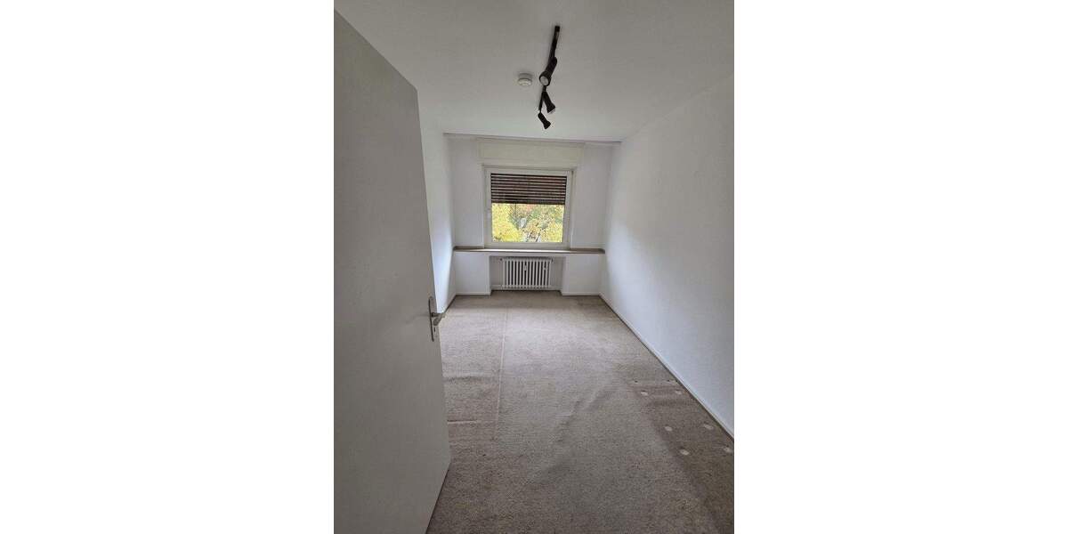 3-Zimmer-Wohnung im 1. OG - unrenoviert 3 zimmer