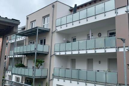 Ab 01.12.: Traumhafte 3-Z.-Wohnung (ca. 104 m²) in ruhiger Lage im Zentrum von Hof mit großem Balkon (21,6 m²), Aufzug, EBK, modernem Bad & Carport zimmer