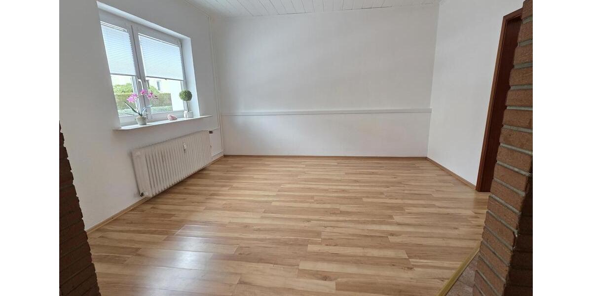 Erdgeschoßwohnung Hohenlockstedt - 4 Zimmer, 100 m&sup2;, 912&euro; | Angebot:25892463