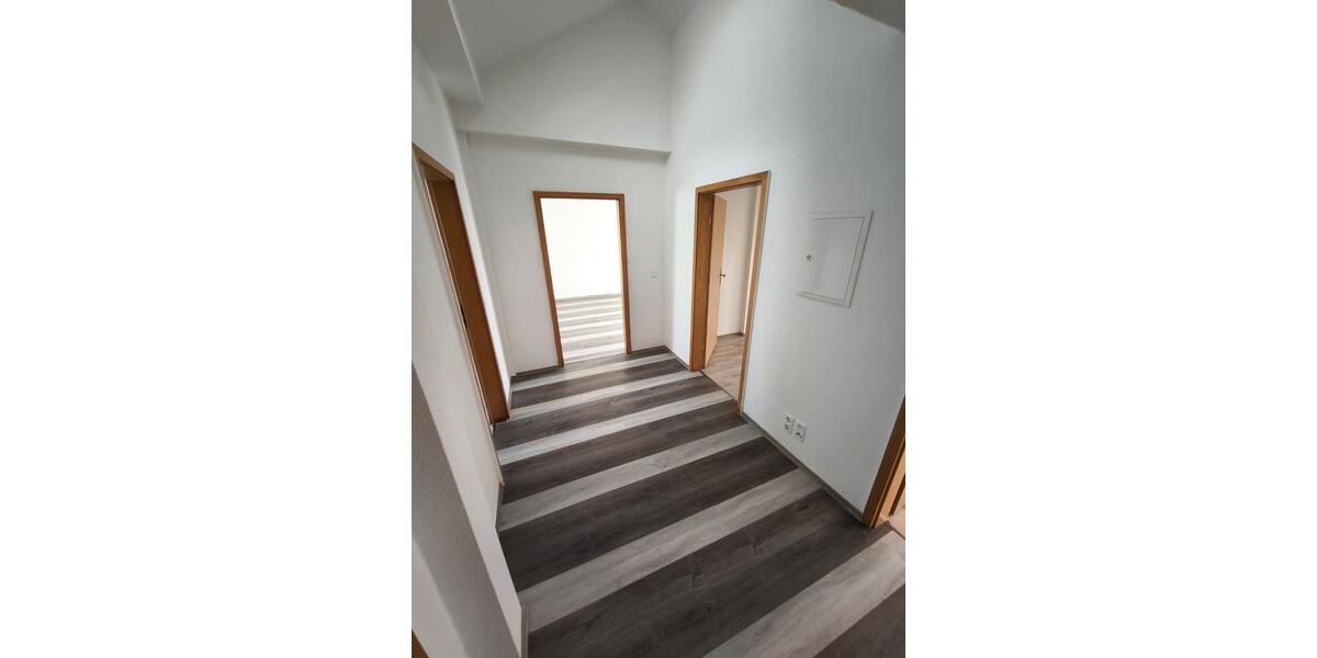 Dachgeschoßwohnung Zwickau - 3 Zimmer, 75 m&sup2;, 500&euro; | Angebot:26705459