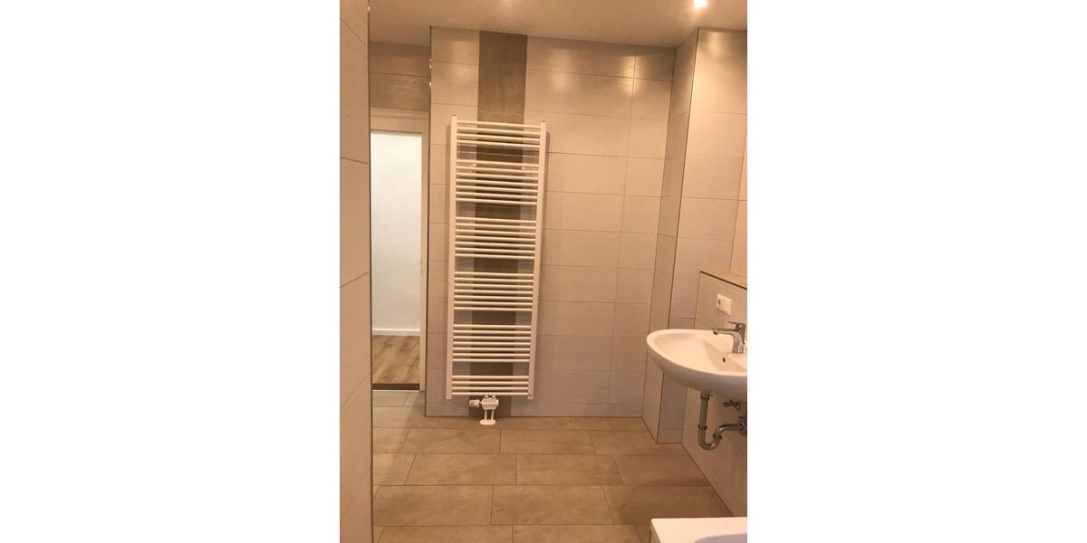 Renovierte Wohnung (Erstbezug Parterrre mit Garten und Balkon) 5 zimmer