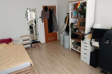 Helles WG-Zimmer in der Kasinostraße 2 zimmer