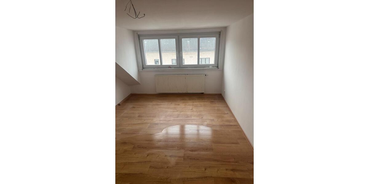 Dachgeschoßwohnung Neustadt bei Coburg - 3 Zimmer, 85 m&sup2;, 700&euro; | Angebot:24754374