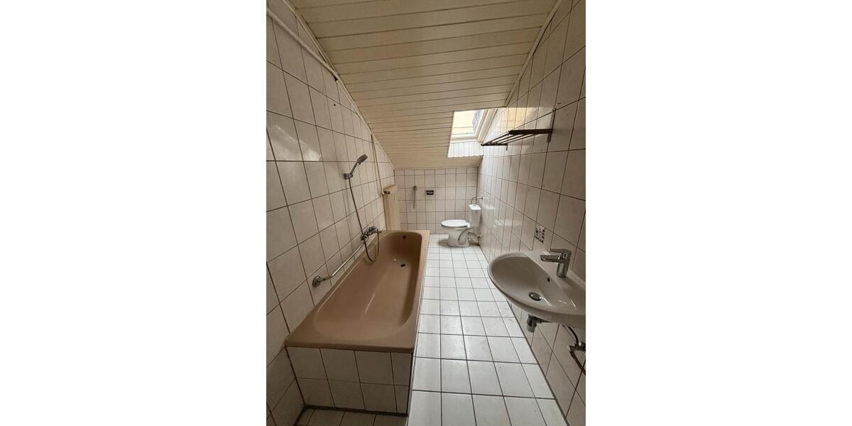 Dachgeschoßwohnung Bad Karlshafen - 3 Zimmer, 87 m&sup2;, 460&euro; | Angebot:25022403