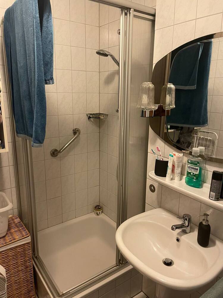 Gemütliche Dachgeschoßwohnung mit Balkon und Carport Stellplatz