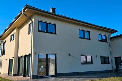 Haus Brücken - 9 Zimmer, 240 m&sup2;, 2.800&euro; | Angebot:25949530