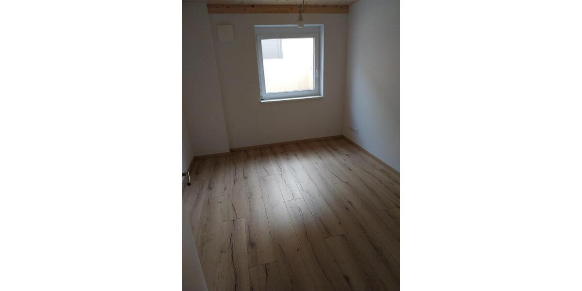 Etagenwohnung Geisenhausen - 5 Zimmer, 118 m&sup2;, 1.650&euro; | Angebot:25755391