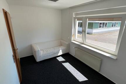Helle Büroräume 77 m² in Halver, All-Inklusive, 4 Stellplätzen zimmer