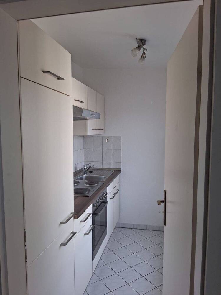 Preiswerte schöne 2-R-Wohnung in Magdeburg - Stadtfeld Ost im DG. ca.44m² zu vermieten.