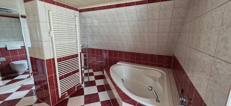 Dachgeschoßwohnung Goldberg - 3 Zimmer, 110 m&sup2;, 925&euro; | Angebot:21324471