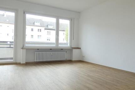 *** 2 Zimmer - Balkon -Erstbezug nach Sanierung - super Lage! *** zimmer