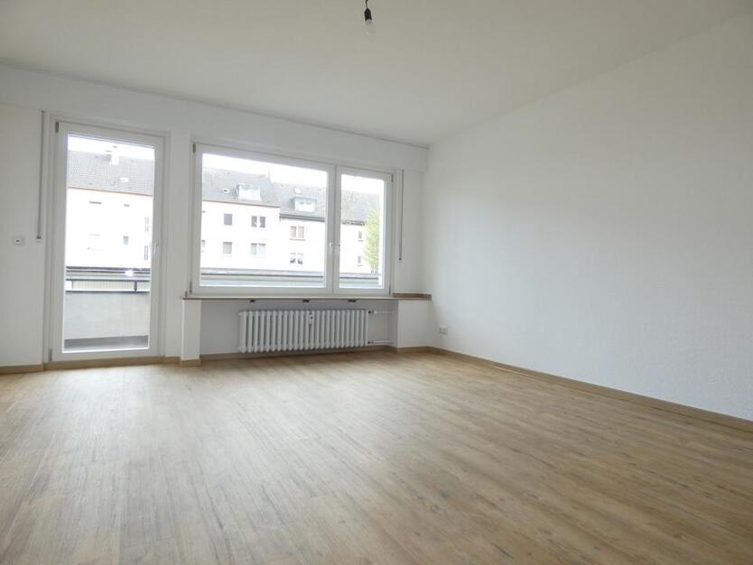 *** 2 Zimmer - Balkon -Erstbezug nach Sanierung - super Lage! *** zimmer