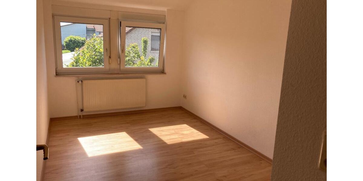 Dachgeschoßwohnung Goldenstedt - 3 Zimmer, 70 m&sup2;, 560&euro; | Angebot:25474170