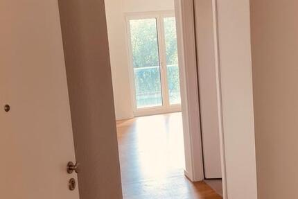 Nachmieter 2,5 Zimmerwohnung mit 2 Balkonen und Gartenfläche zimmer