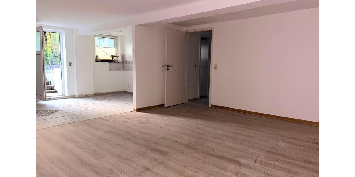 Etagenwohnung Rosdorf - 4 Zimmer, 95 m&sup2;, 1.000&euro; | Angebot:23599860