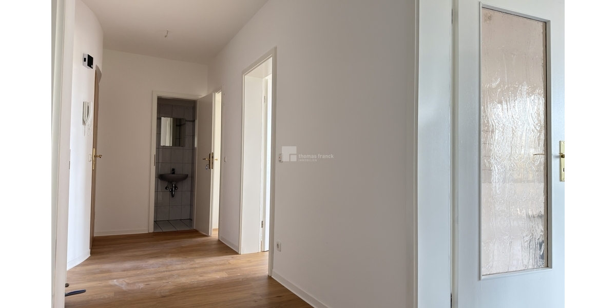 Repräsentatives Wohnen am Schlossgarten: Frisch renoviert & voller Wärme - Etagenwohnung Schwerin Feldstadt | Angebot:25637385