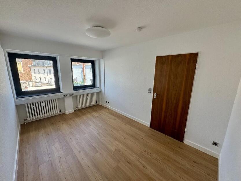 Renovierte ,Stilvolle 3-Zimmer-Wohnung im Zentrum von Bad Godesberg - Aufzug ,Barierrefrei mit EBK