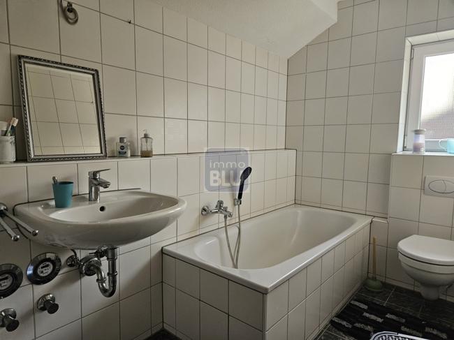 Dachgeschoßwohnung Weingarten (Baden) - 3 Zimmer, 69 m&sup2;, 700&euro; | Angebot:26070516