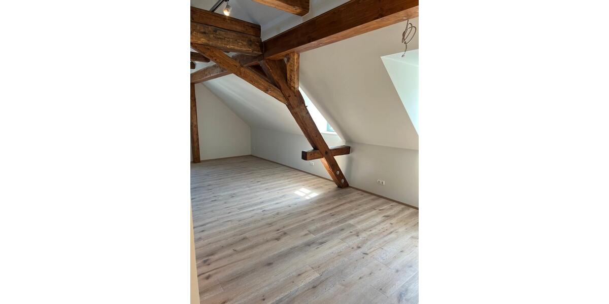 Dachgeschoßwohnung Hohenberg an der Eger - 2 Zimmer, 79 m&sup2;, 895&euro; | Angebot:26060920