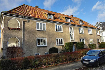 Nähe Stadtpark: Ruhige 4-Zimmer-Wohnung mit Süd-West-Loggia in 23568 Lübeck-St.Gertrud, Lutherstr.