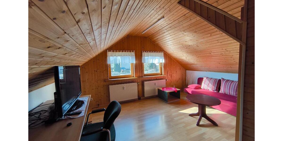 Dachgeschoßwohnung Petersberg - 1 Zimmer, 20 m&sup2;, 320&euro; | Angebot:25050689