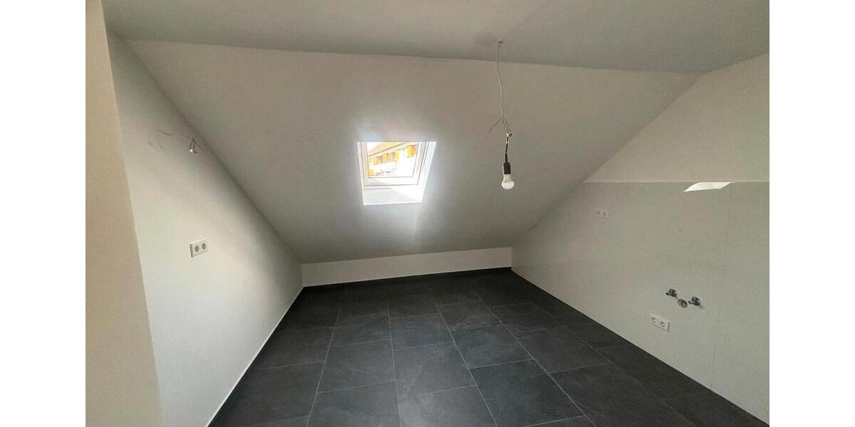 Dachgeschoßwohnung Sulingen - 4 Zimmer, 100 m&sup2;, 850&euro; | Angebot:26324448