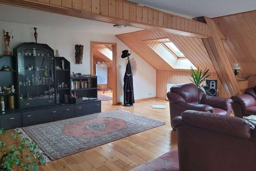 220qm - 8 Zimmer - 2 Bäder Wohnung zu vermieten