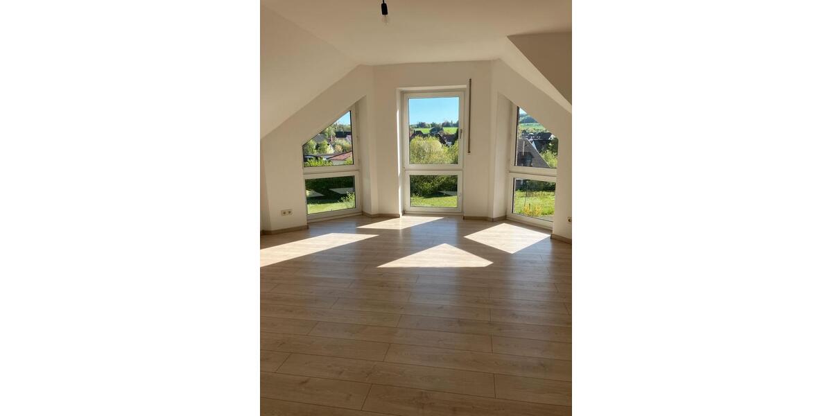 Dachgeschoßwohnung Lügde - 3 Zimmer, 80 m&sup2;, 500&euro; | Angebot:26697838