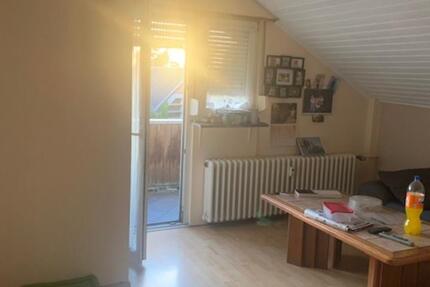 schöne 2-Zimmer-DG-Wohnung mit Balkon in Kevelae zu vermieten 2 zimmer