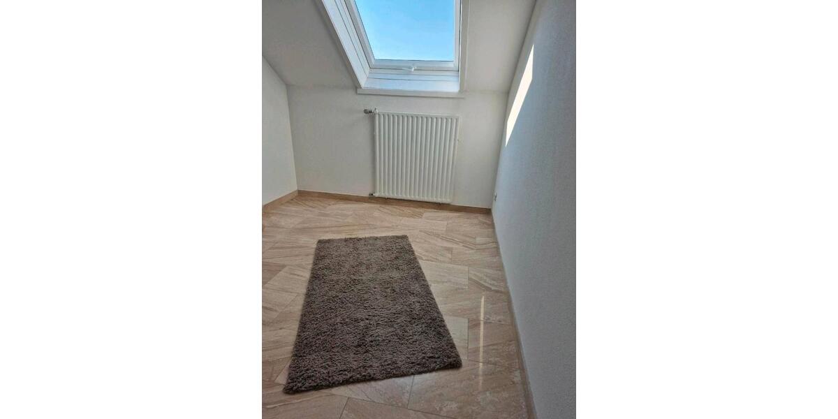 Dachgeschoßwohnung Eiterfeld - 3 Zimmer, 83 m&sup2;, 530&euro; | Angebot:25933526