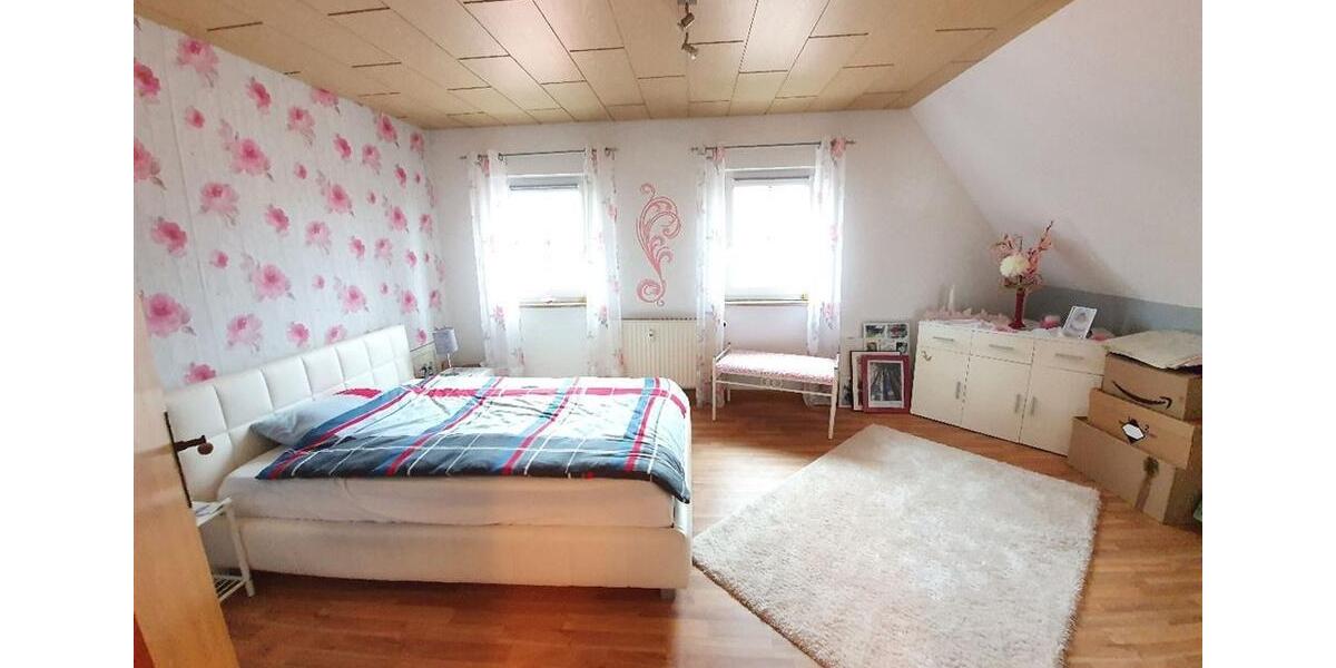 Dachgeschoßwohnung Ebensfeld - 2.5 Zimmer, 70 m&sup2;, 490&euro; | Angebot:26253186