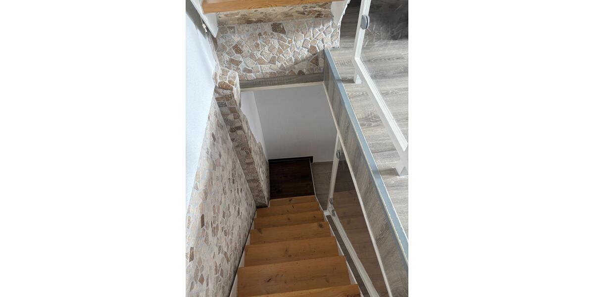 Etagenwohnung Aßlar - 6 Zimmer, 140 m&sup2;, 1.450&euro; | Angebot:26019486