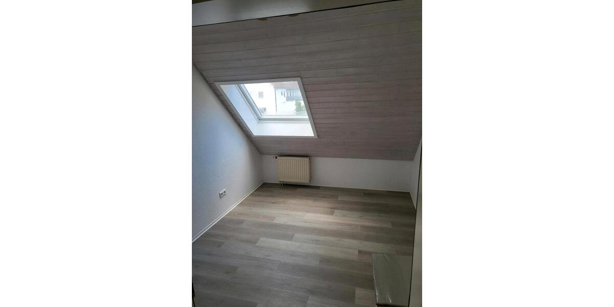 Dachgeschoßwohnung Gaildorf - 4.5 Zimmer, 90 m&sup2;, 850&euro; | Angebot:23876996